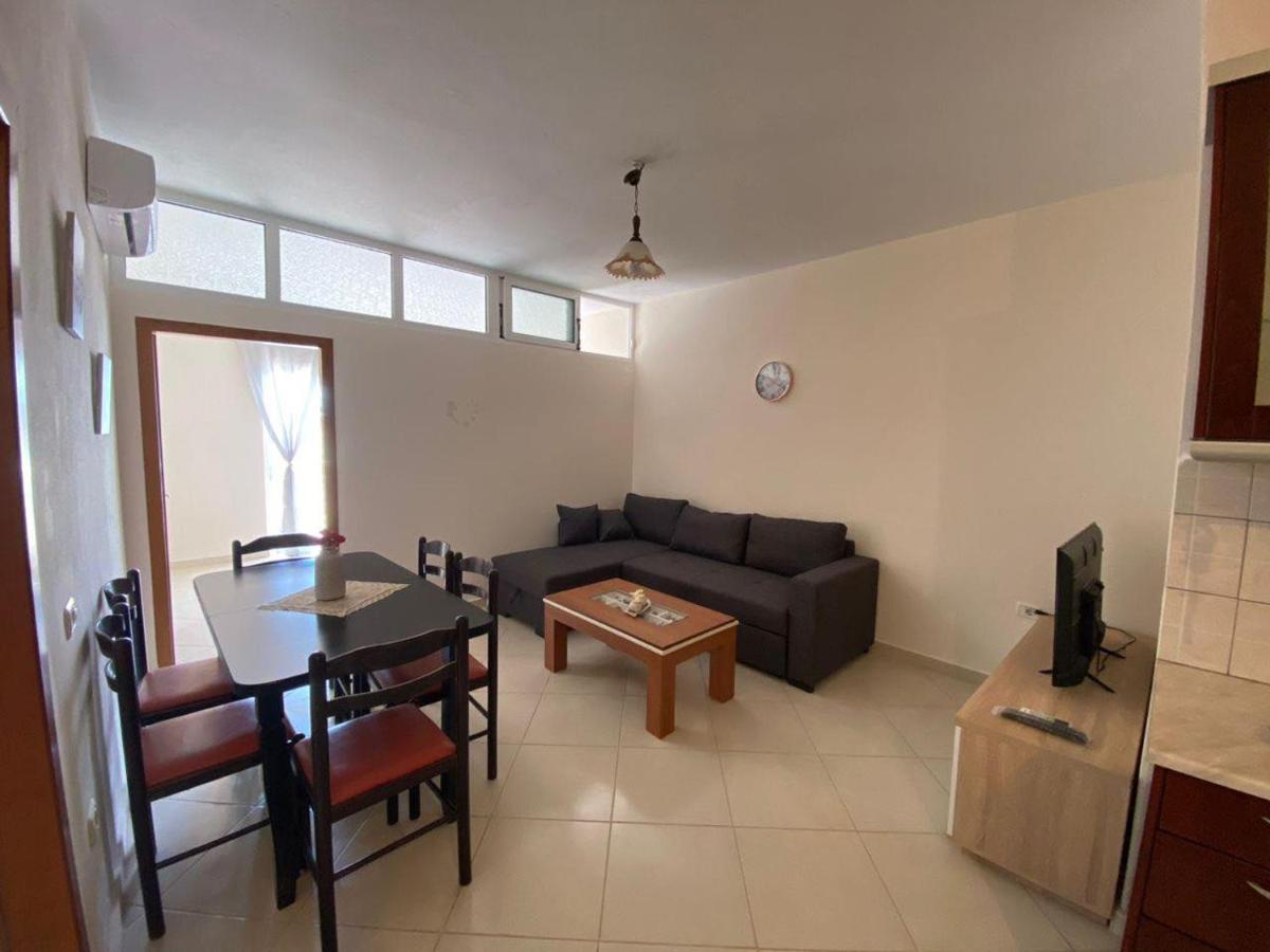 Titi'S Apartment Saranda Bagian luar foto