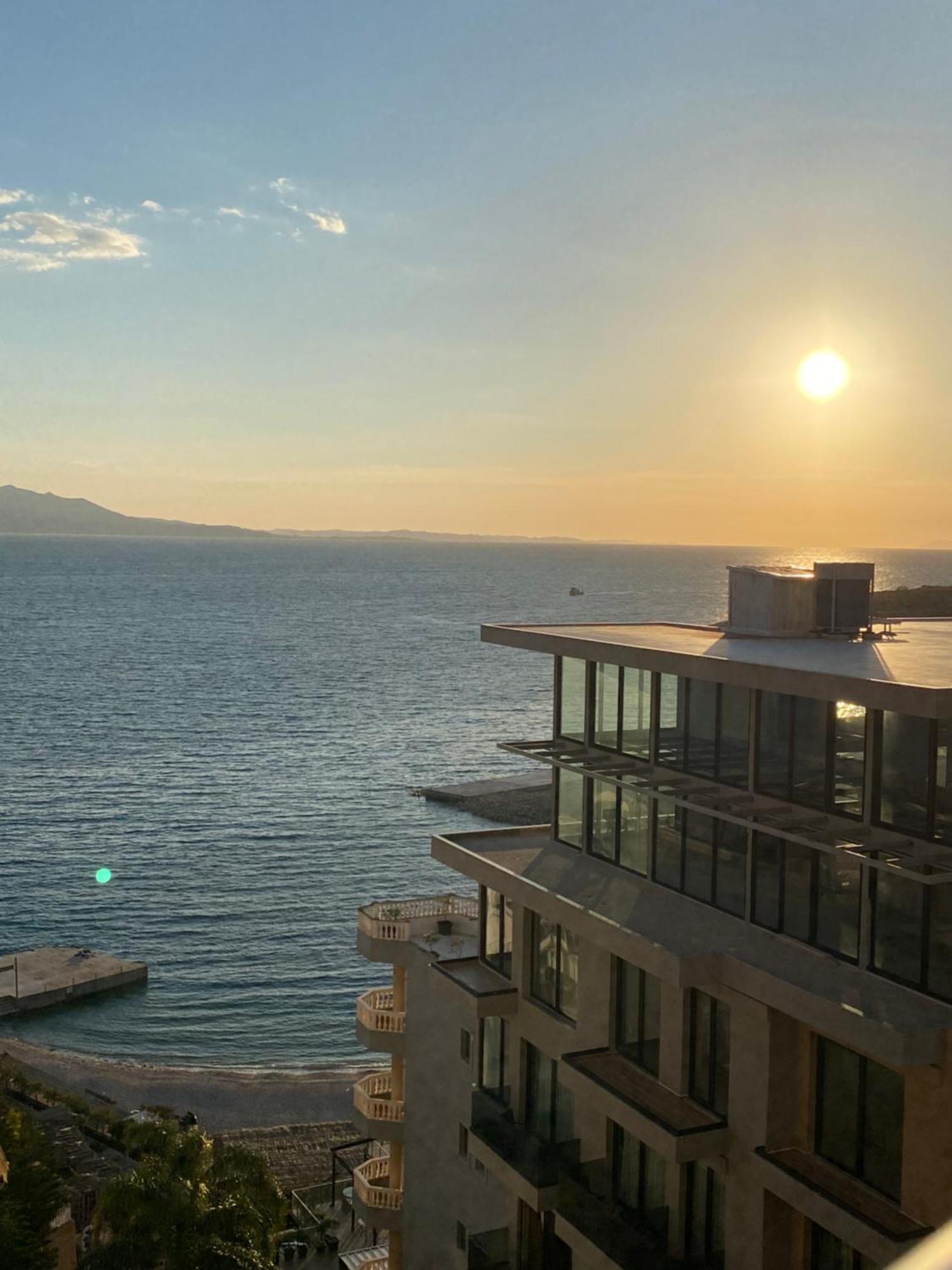 Titi'S Apartment Saranda Bagian luar foto