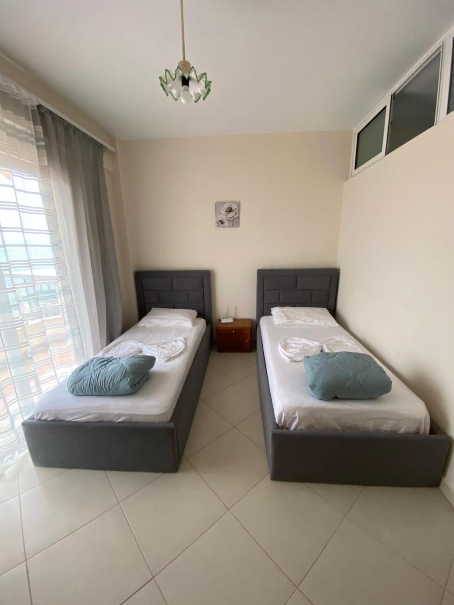 Titi'S Apartment Saranda Bagian luar foto